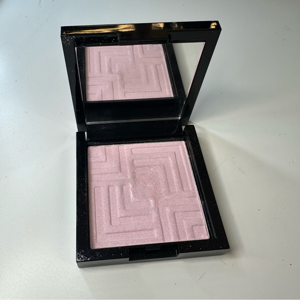 Dose of Colors Supreme Glow Highlighter Dream On 
Shimmering Pink